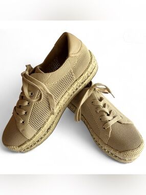 Chelsea & Violet Beige Knit Platform Espadrille Sneaker size 9